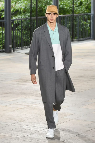 Look 7